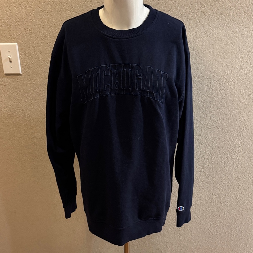 Champion Michigan Men's Crewneck Sweater‎ in Navy Blue
Extra large